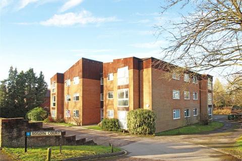 2 bedroom apartment to rent, Roslyn Court, Woking GU21