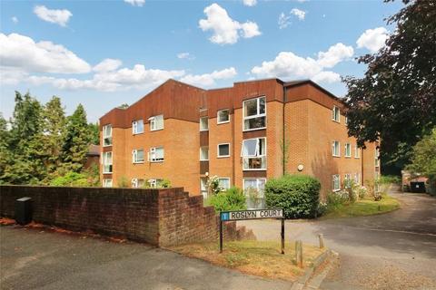 2 bedroom apartment to rent, Roslyn Court, Woking GU21