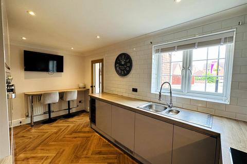 7 Old Hall Road, Skellow, Doncaster, DN6 8RR