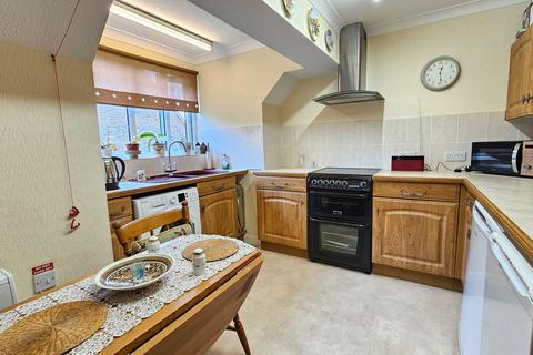 1 bedroom retirement property for sale, Watermill Court, Bath Road, Reading RG7