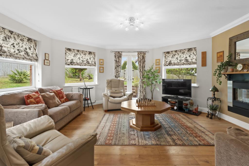 Octagonal sitting room