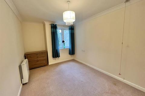 1 bedroom flat for sale, Ladybower Court, North Road, Glossop