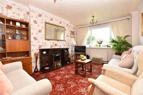 2 bedroom bungalow for sale, Redhill Close, Tingley, Wakefield, West Yorkshire