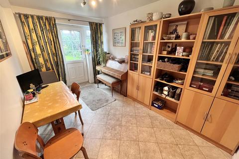 23 Turnberry Drive, Wilmslow, SK9 2QW