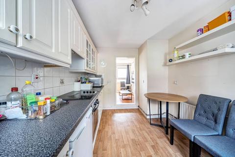 3 bedroom flat to rent, 74 Eric Street, London E3