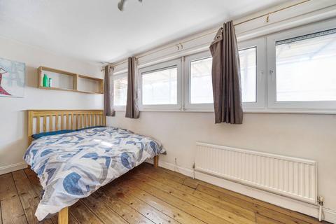 3 bedroom flat to rent, 74 Eric Street, London E3