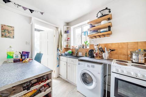 2 bedroom flat for sale, Mill Hill Road, South Acton, London, W3