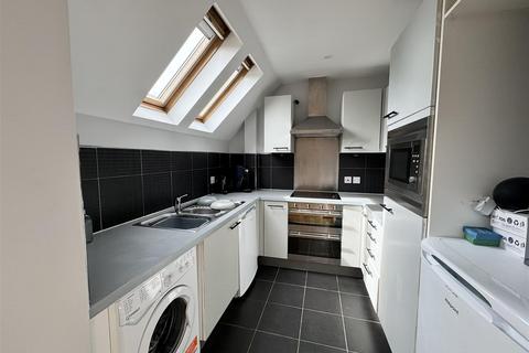 2 bedroom apartment to rent, Stockport Rd, Timperley