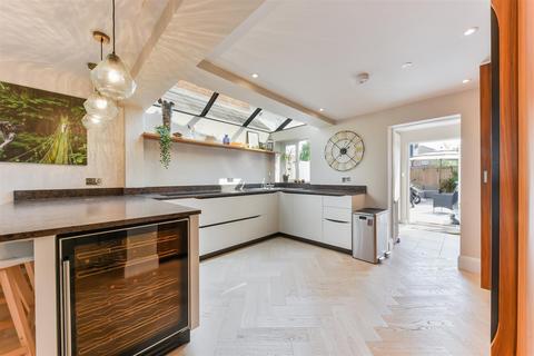 26 Diceland Road, Banstead, SM7 2ET