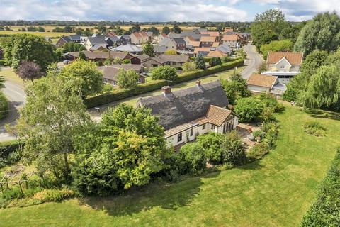 4 bedroom detached house for sale, Wyverstone Road, Bacton