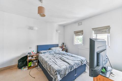 3 bedroom flat to rent, Drewstead Road, Streatham Hill, London, SW16