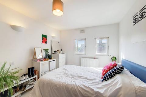 3 bedroom flat to rent, Drewstead Road, Streatham Hill, London, SW16