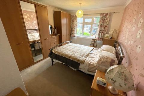 2 Willow Grove, Chadderton, Oldham, OL9 0DS