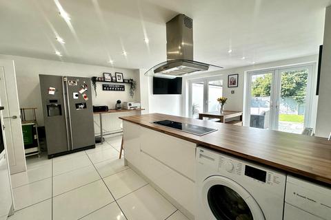 8 Bonville Gardens, Wolverhampton, WV10 8UE
