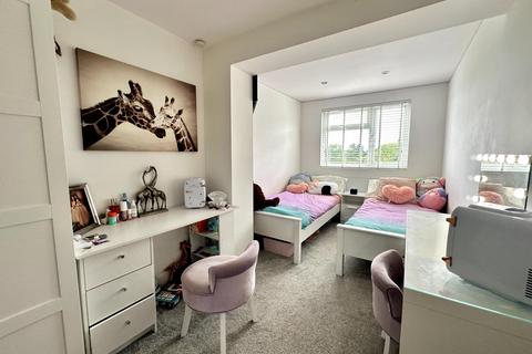 8 Bonville Gardens, Wolverhampton, WV10 8UE