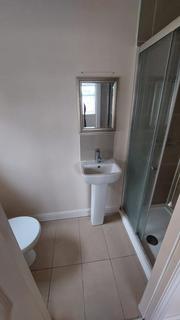 3 bedroom semi-detached house to rent, Thompson Avenue, Wolverhampton WV2