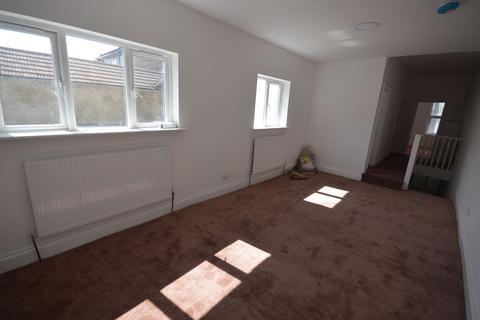 2 bedroom flat to rent, B Palmerston Road, London