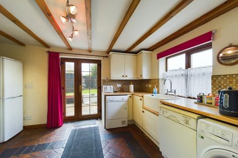 2 bedroom end of terrace house for sale, The Square, Wansford, YO25 8NR