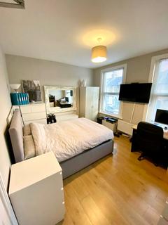 1 bedroom in a house share to rent, Room 3 , Farmer Road, London E10