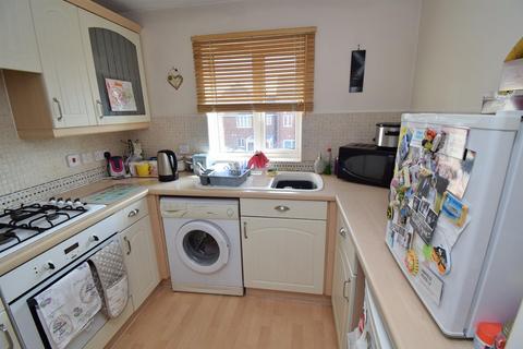 1 bedroom flat to rent, Woodhead Close, Ossett WF5