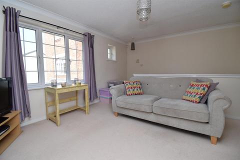 1 bedroom flat to rent, Woodhead Close, Ossett WF5