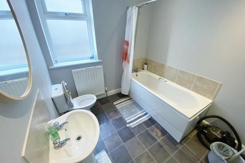 2 bedroom flat to rent, West End Road, Morecambe LA4