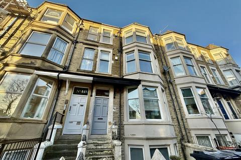 2 bedroom flat to rent, West End Road, Morecambe LA4