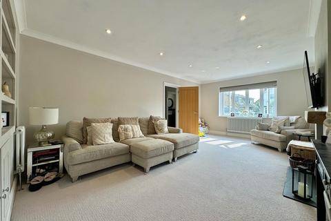 15 Brickwall Close, Burnham-on-crouch, CM0 8HB