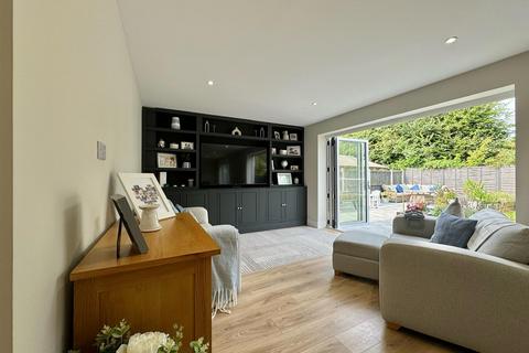 15 Brickwall Close, Burnham-on-crouch, CM0 8HB