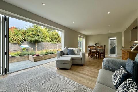 15 Brickwall Close, Burnham-on-crouch, CM0 8HB