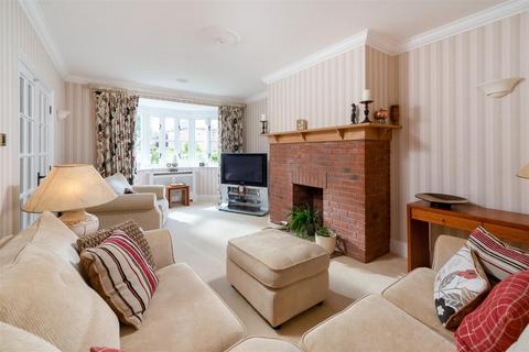 4 bedroom semi-detached house for sale, Oldborough Drive, Loxley, Warwick