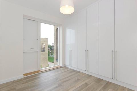 34 Seekings Close, Trumpington, Cambridge, CB2 9DJ