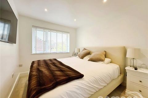 2 bedroom maisonette for sale, The Buntings, Weydon Lane, Farnham