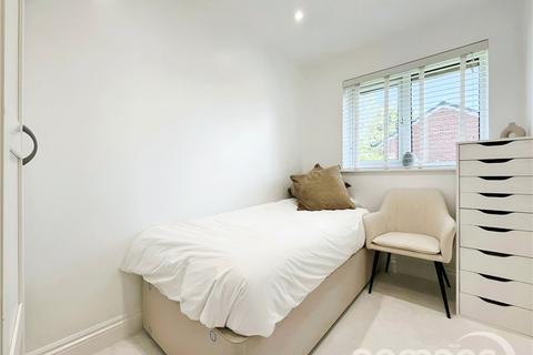 2 bedroom maisonette for sale, The Buntings, Weydon Lane, Farnham