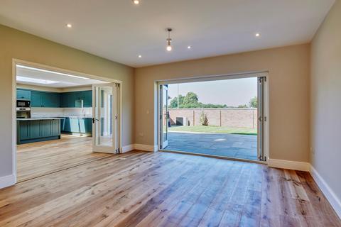 4 bedroom detached house for sale, Grange Farm Close, Upper Dean, Huntingdon, Cambridgeshire, PE28