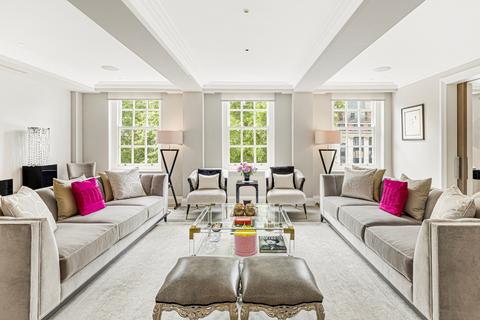 4 bedroom flat for sale, Lowndes Square, London SW1X