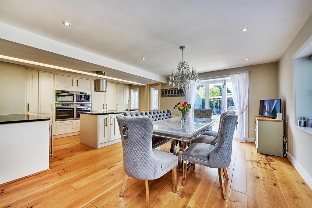 Kitchen/Dining Area