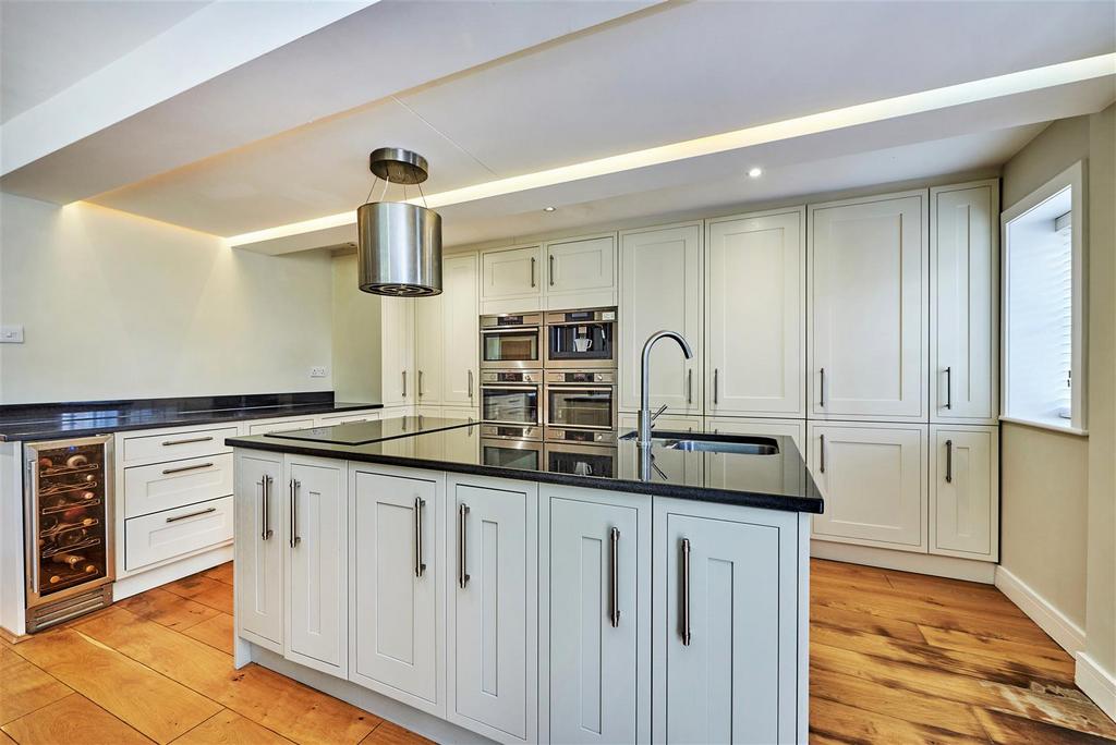 Kitchen/Dining Area