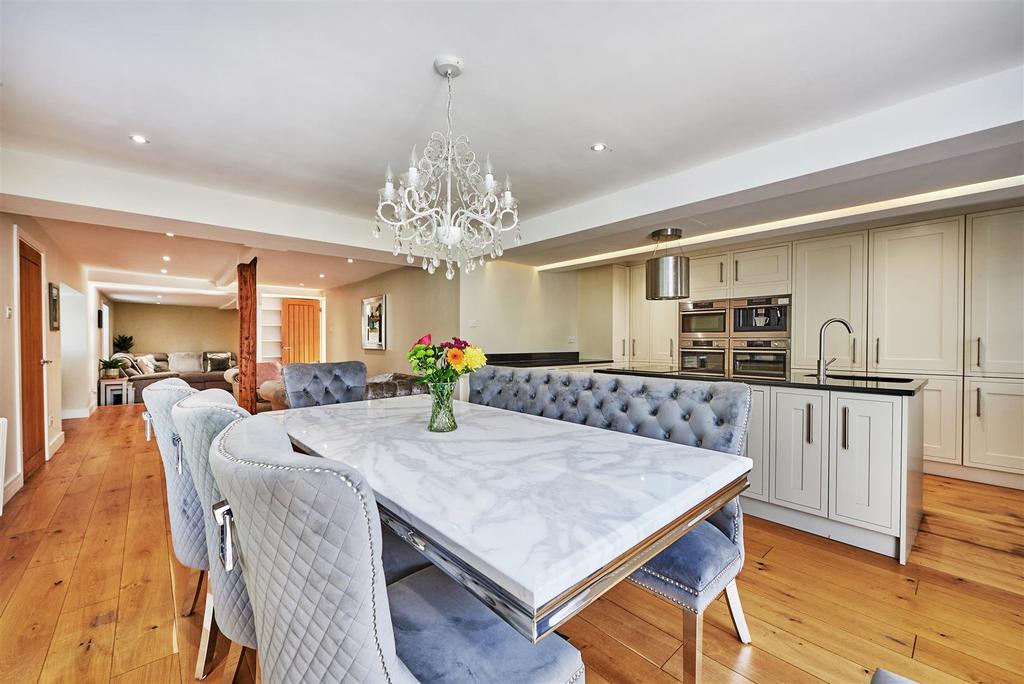 Kitchen/Dining Area