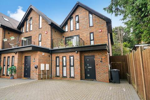 4 bedroom end of terrace house for sale, Elstree Road, Bushey Heath, Bushey, WD23 4GL