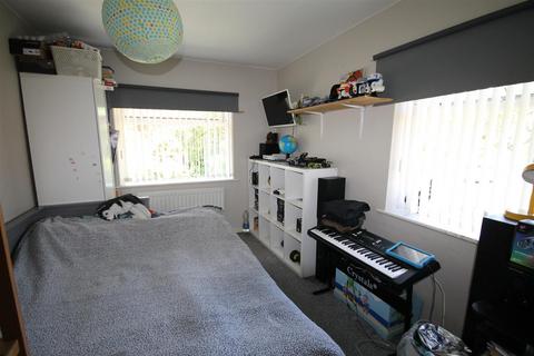 107 Meadowgate Road, Salford, M6 8EN