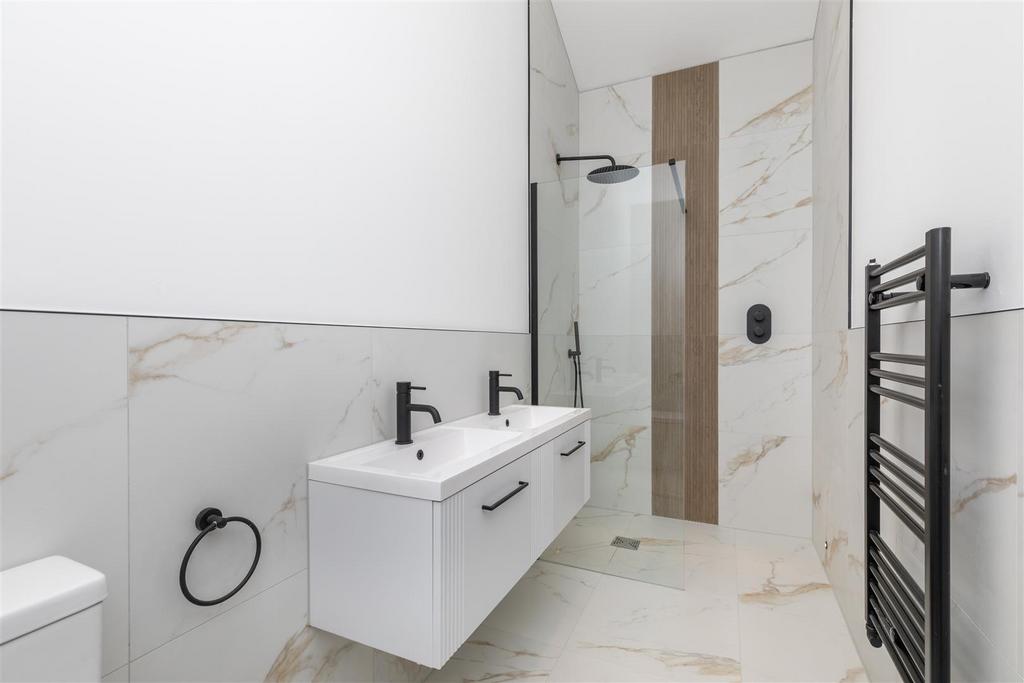 En Suite Shower Room
