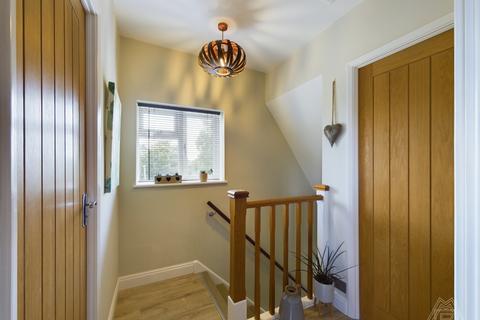 87 Cullen Square, South Ockendon, RM15 6AD