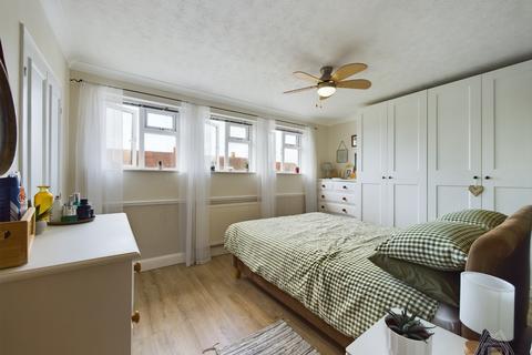 87 Cullen Square, South Ockendon, RM15 6AD