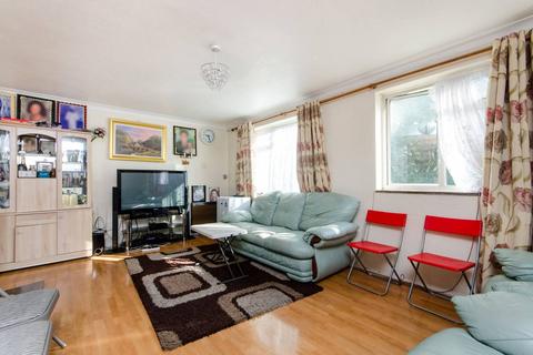 3 bedroom flat for sale, Streatham High Road, Streatham, London, SW16