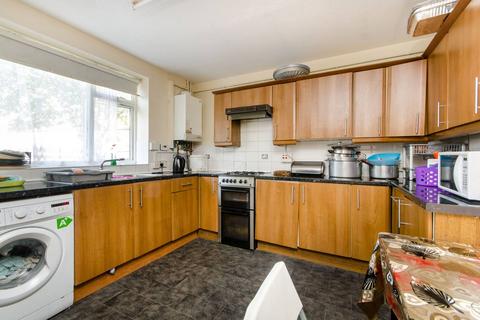 3 bedroom flat for sale, Streatham High Road, Streatham, London, SW16