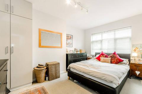 3 bedroom flat to rent, Brownlow Road, N11, Harringay, London, N11