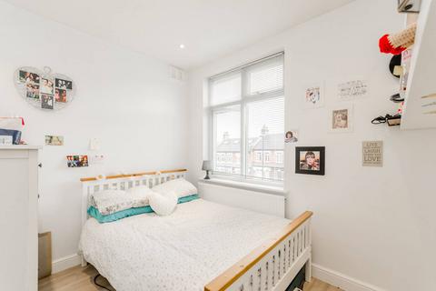 3 bedroom flat to rent, Brownlow Road, N11, Harringay, London, N11