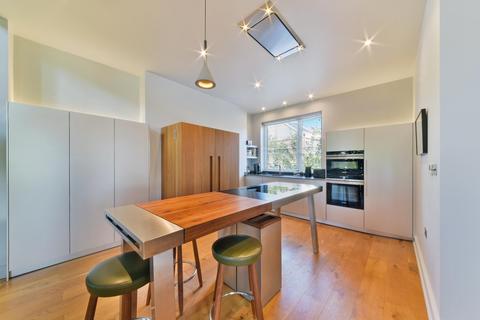 3 bedroom flat for sale, Manchester Road, London, E14