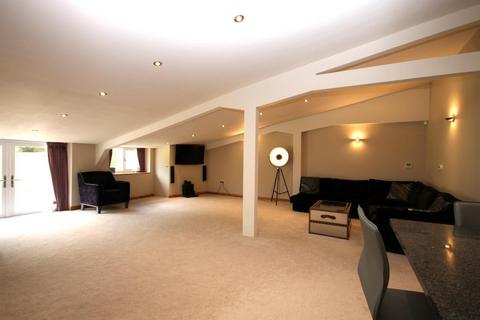 3 bedroom barn conversion to rent, Barncroft Farm, Woodend Lane, Mobberley